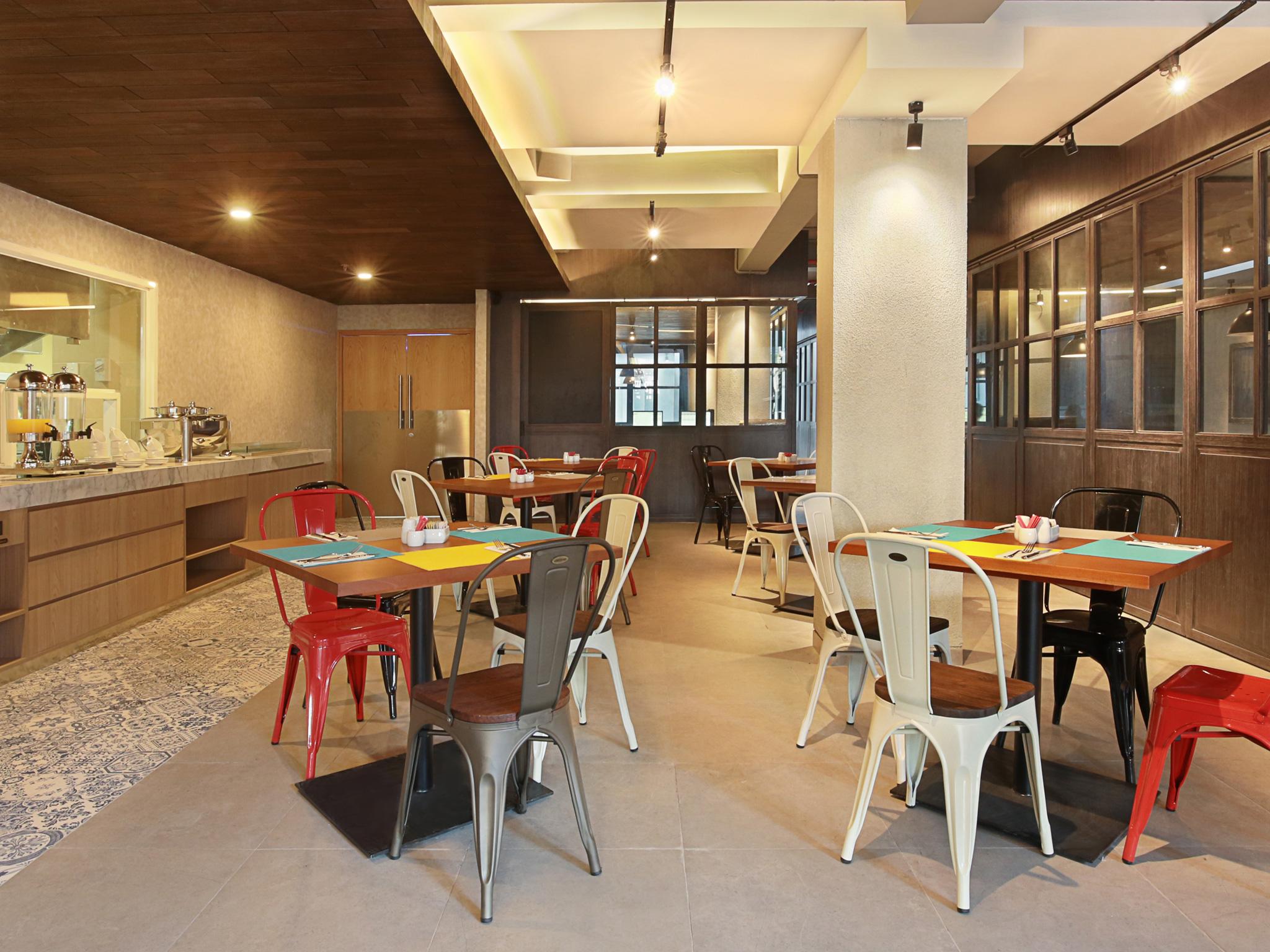 Hotel Ibis Bali Legian Street Exterior foto
